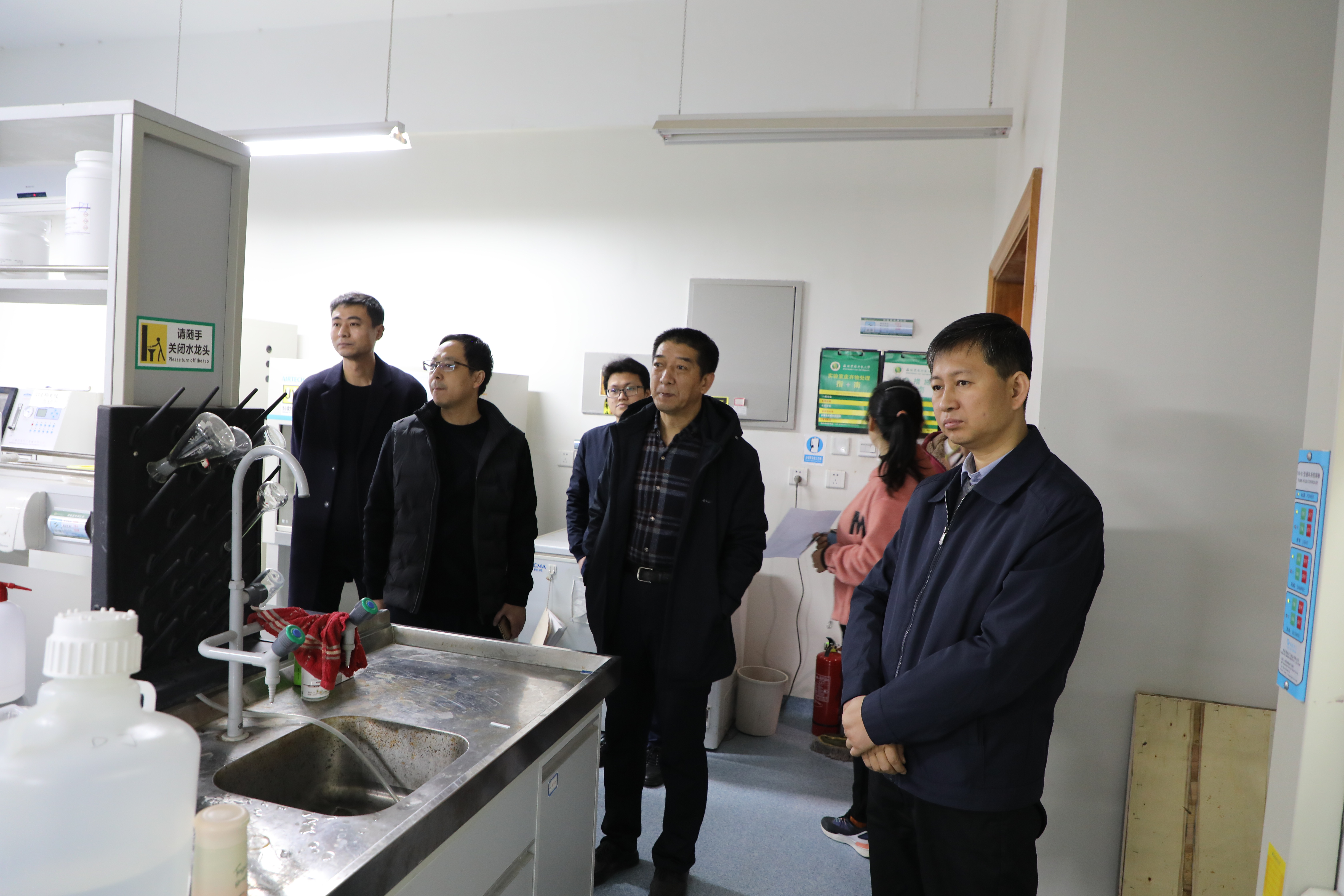 b71bc269e5c248f59171c15bca567208.jpg b71bc269e5c248f59171c15bca567208.jpg