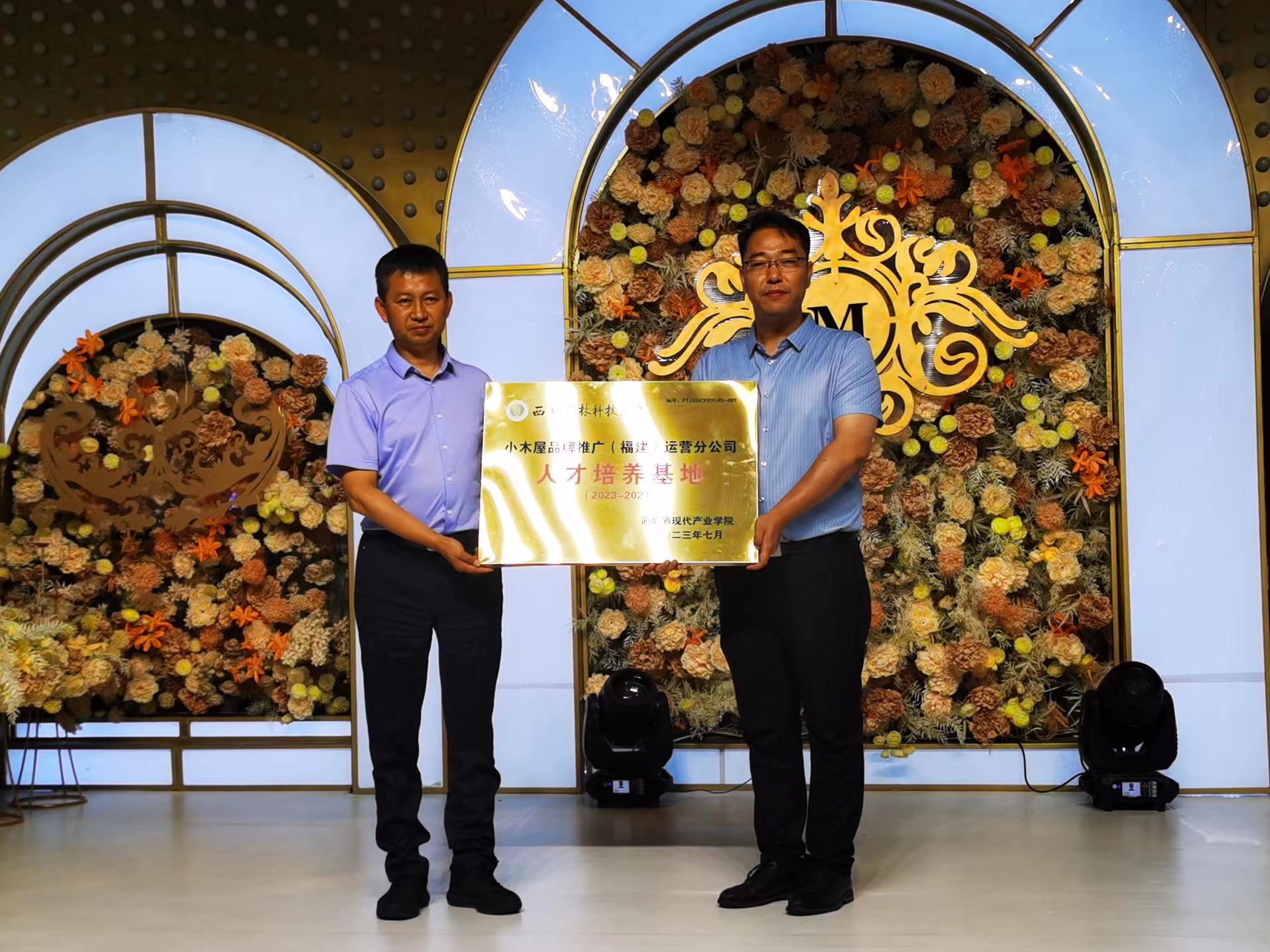 4cd8daa6bb624e30ad742a60ec816627.jpg 4cd8daa6bb624e30ad742a60ec816627.jpg